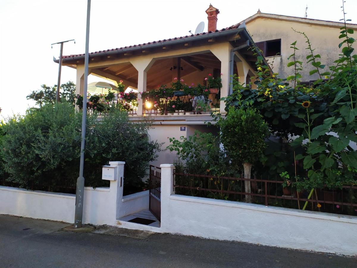 Apartments Gabriela Porec Exterior photo